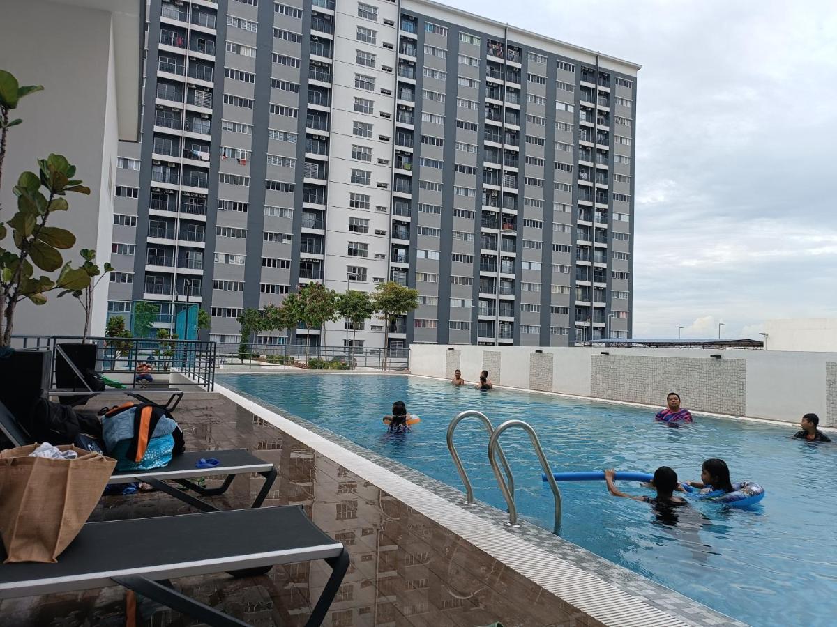Aisy Putrajaya Cyberjaya Klia Homestay Kampung Dengkil